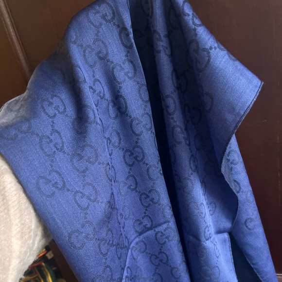 Gucci NWT silk & wool long GG shawls NEW, choose color when you buy - Picture 12 of 16